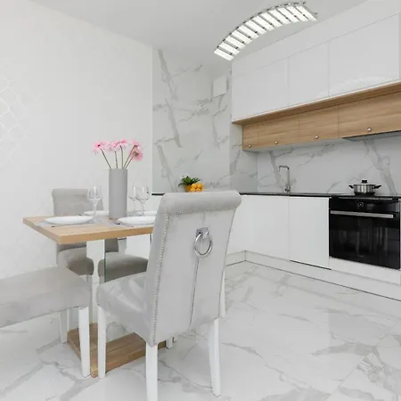 Praga Arte Apartments With Parking & Balcony By Noclegi Renters Varsovia Exterior foto