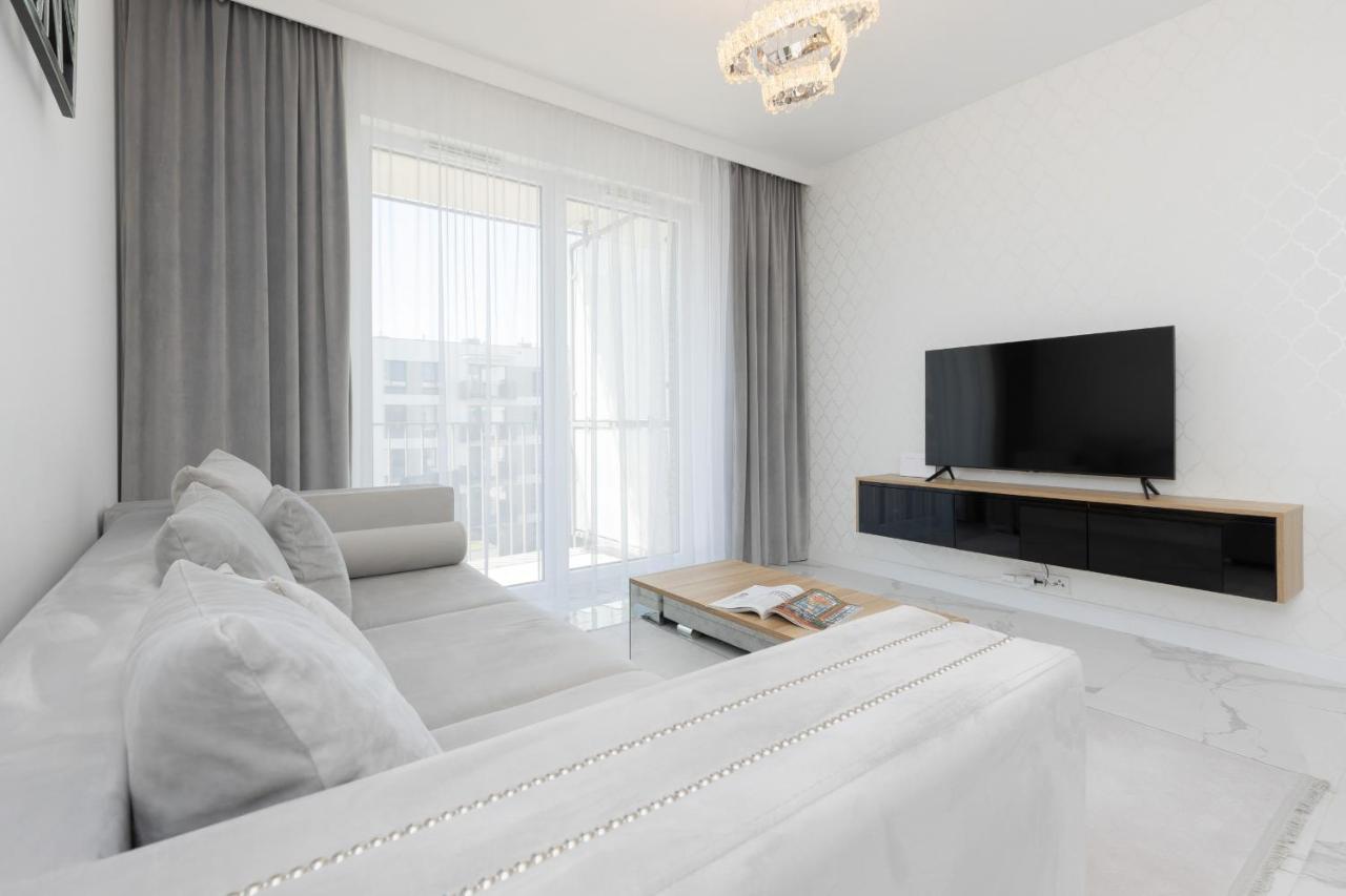 Praga Arte With Parking & Balcony By Renters Apartment *